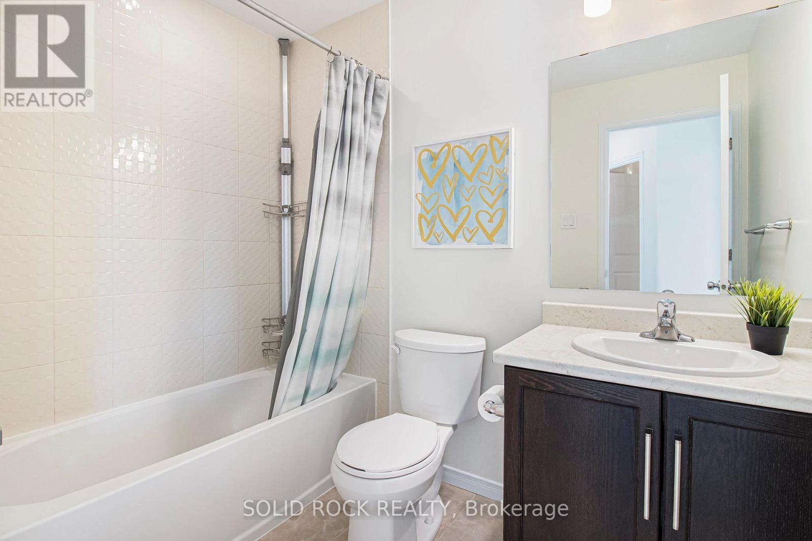 525 Cope Drive, Ottawa, ON - Indoor Photo Showing Bathroom