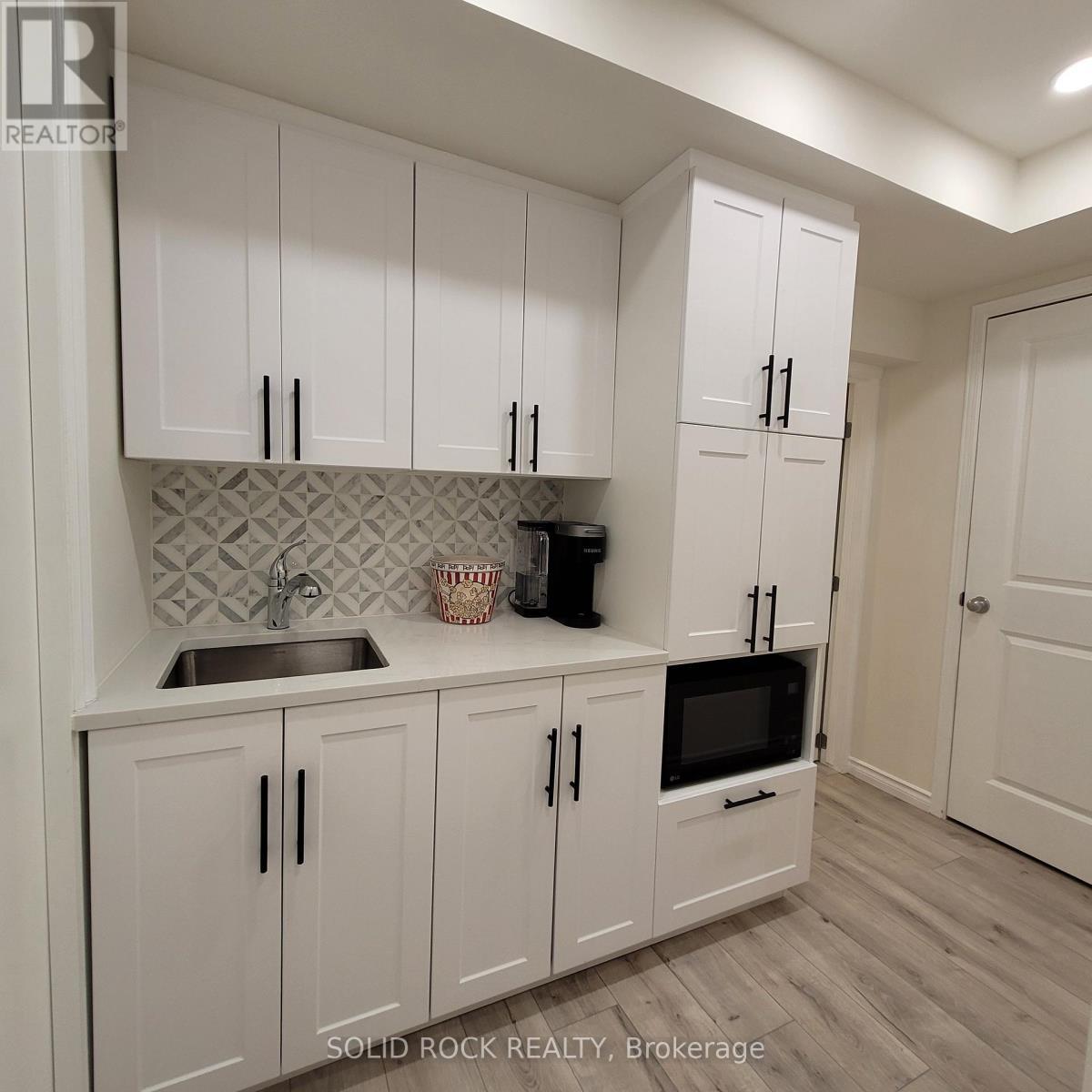 525 Cope Drive, Ottawa, ON - Indoor