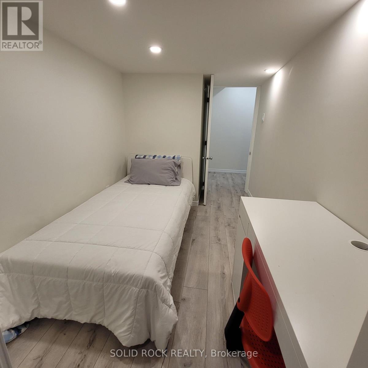 525 Cope Drive, Ottawa, ON - Indoor Photo Showing Bedroom