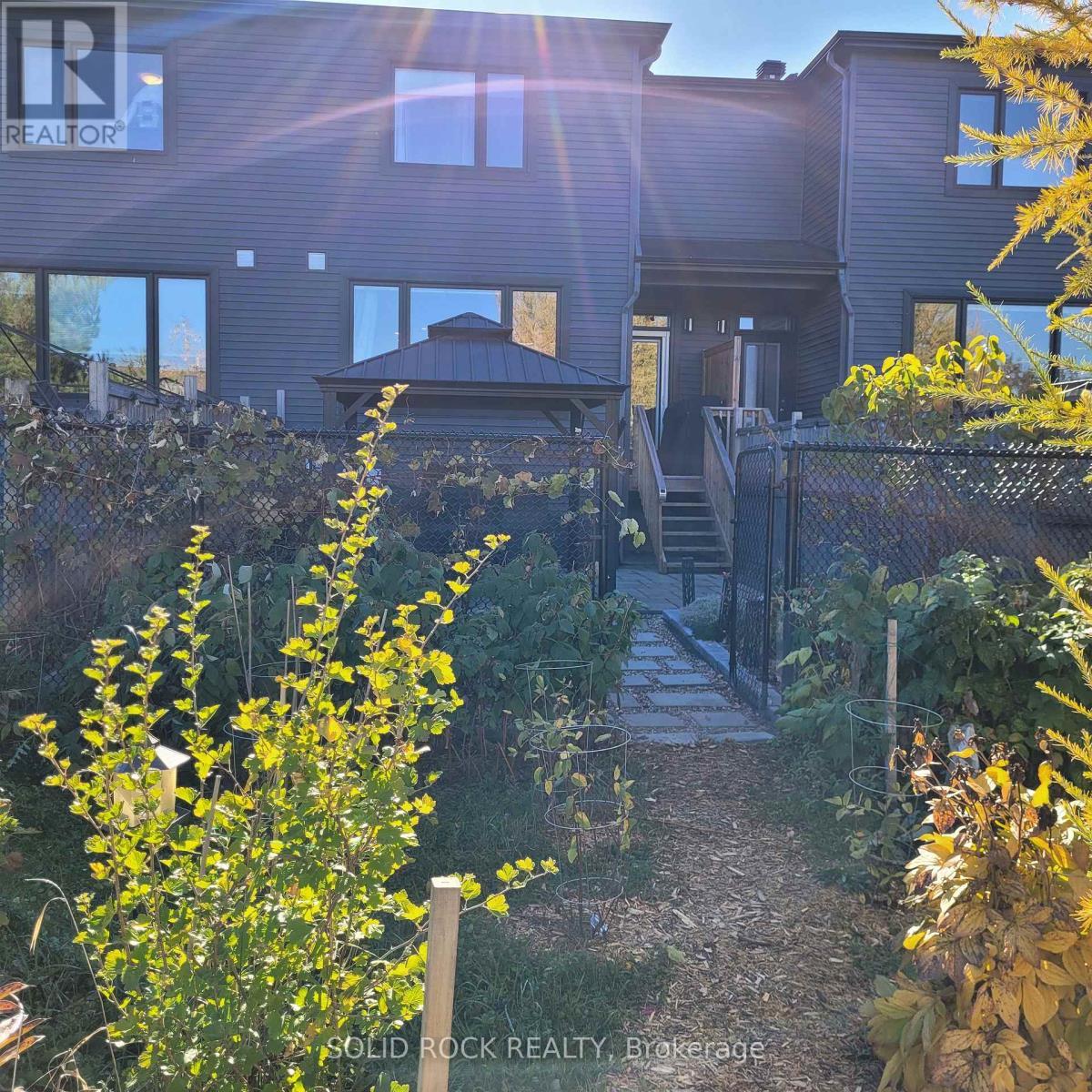 525 Cope Drive, Ottawa, ON - Outdoor