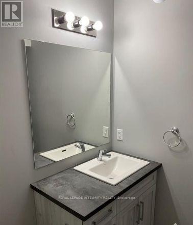 444 Maize Street, Russell, ON - Indoor Photo Showing Bathroom