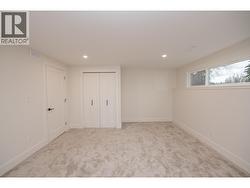 Flex Room - 2nd suite bedroom or 3rd bed main house -