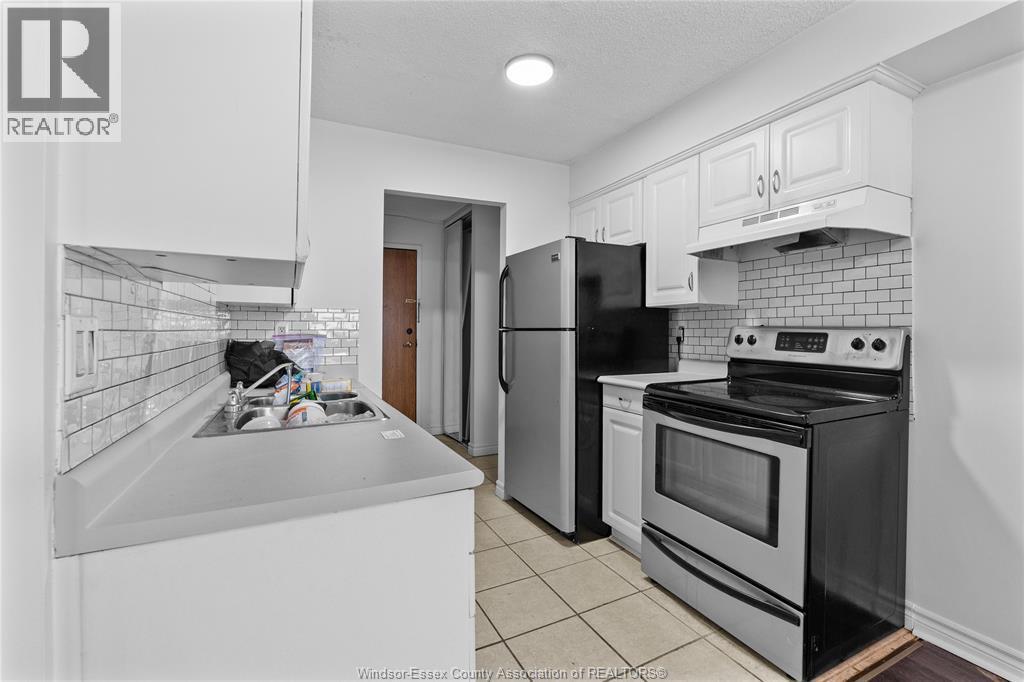150 Park Unit# 802, Windsor, ON - Indoor Photo Showing Kitchen