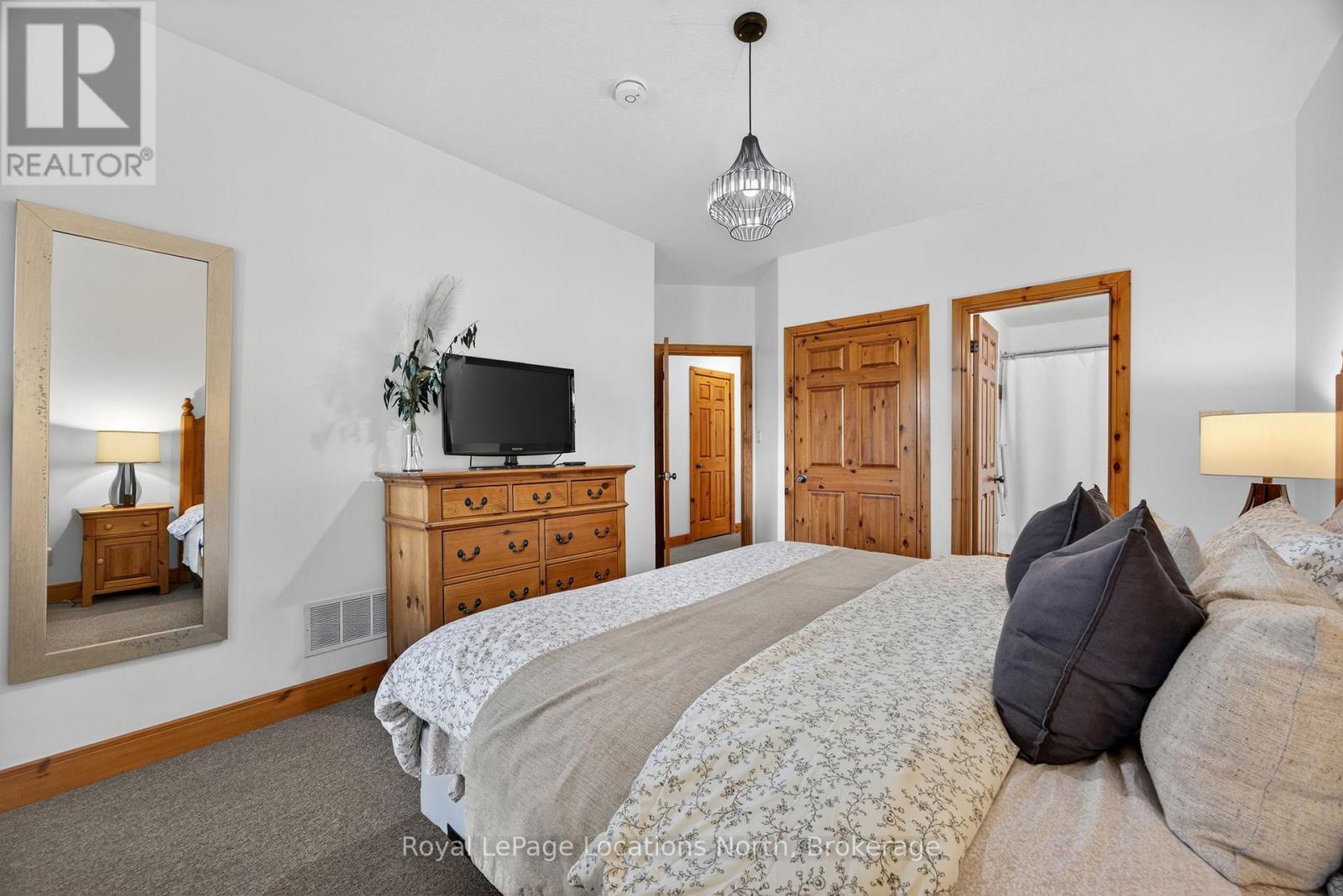 121 - 170 Snowbridge Way, Blue Mountains, ON - Indoor Photo Showing Bedroom