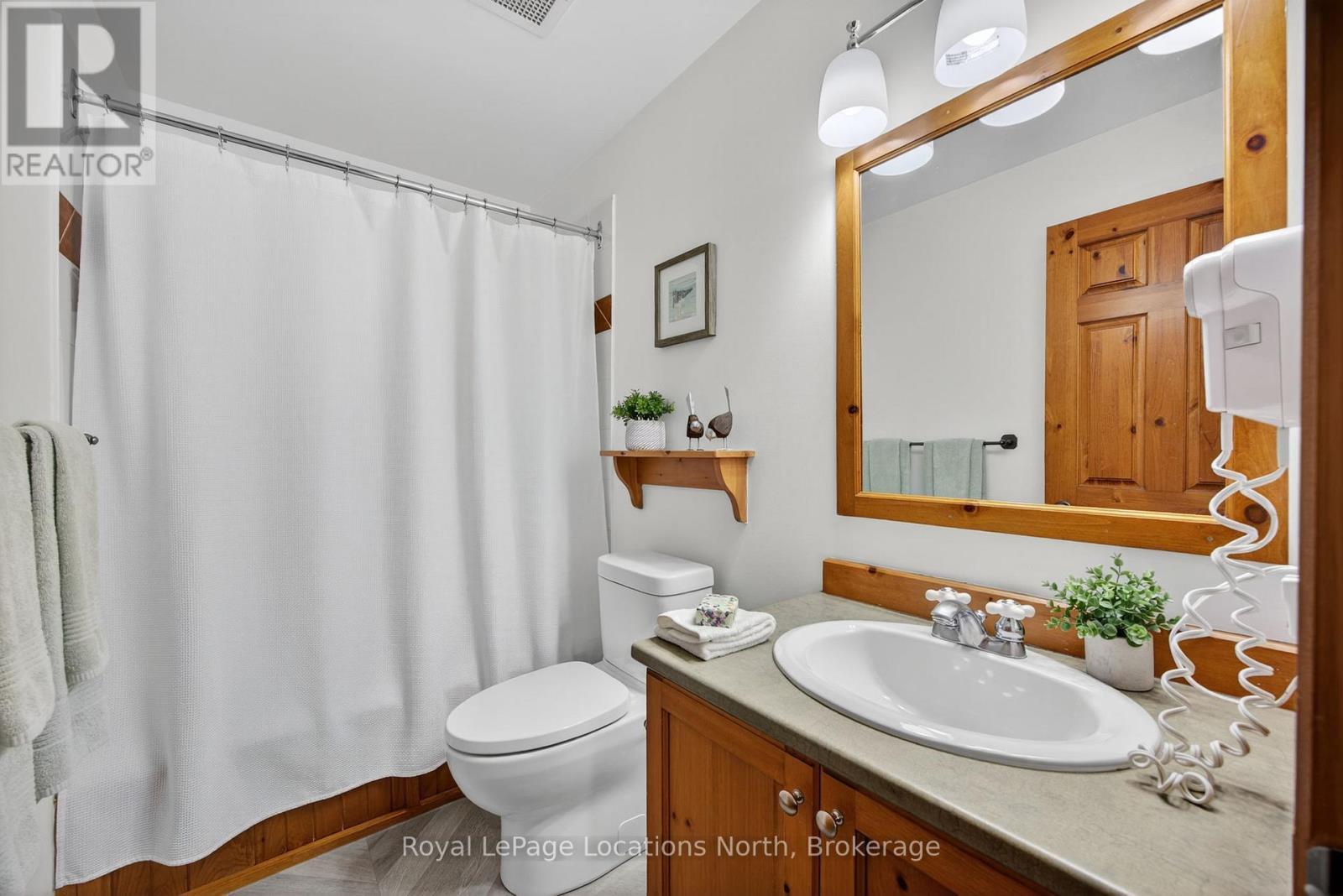 121 - 170 Snowbridge Way, Blue Mountains, ON - Indoor Photo Showing Bathroom