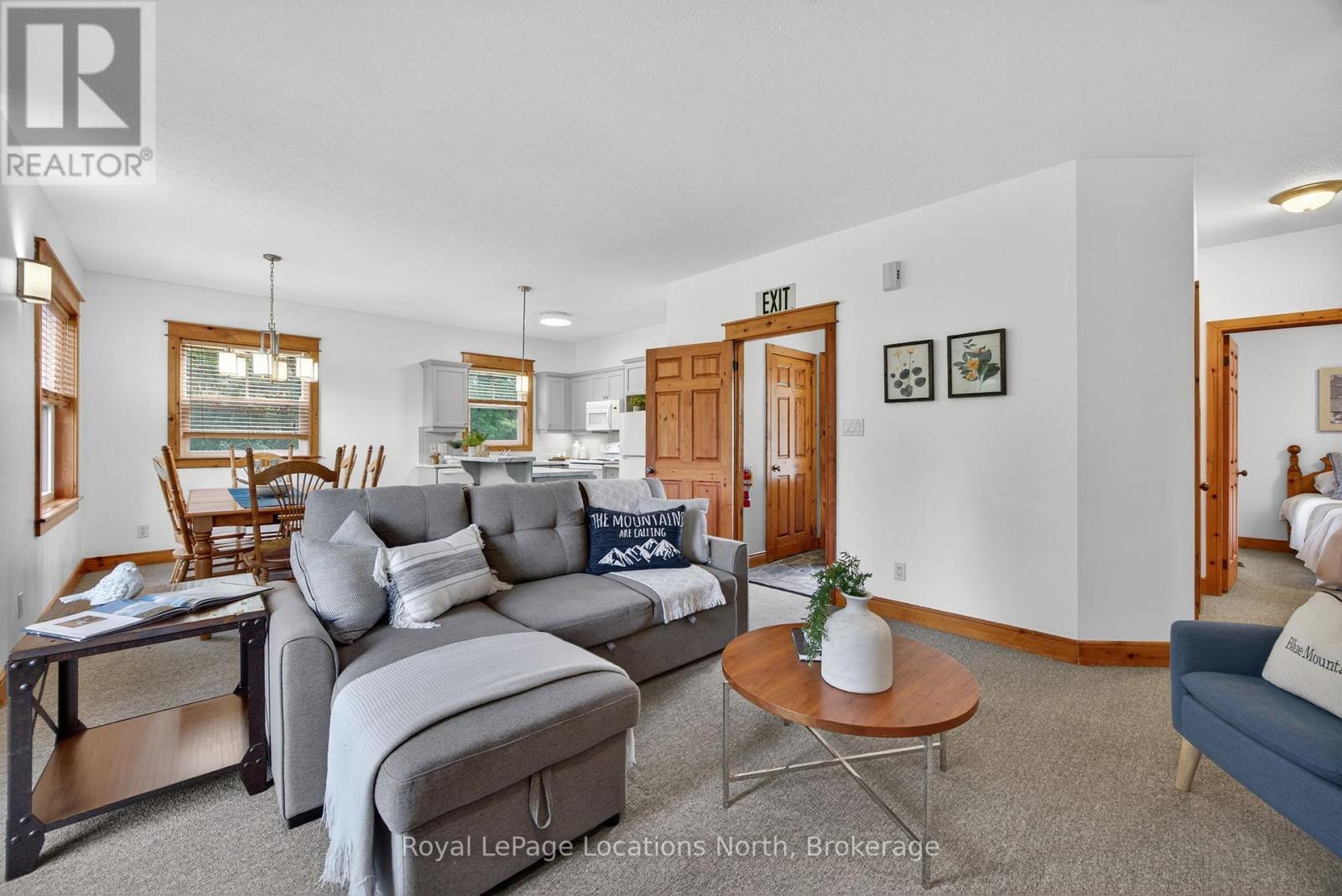 121 - 170 Snowbridge Way, Blue Mountains, ON - Indoor Photo Showing Living Room