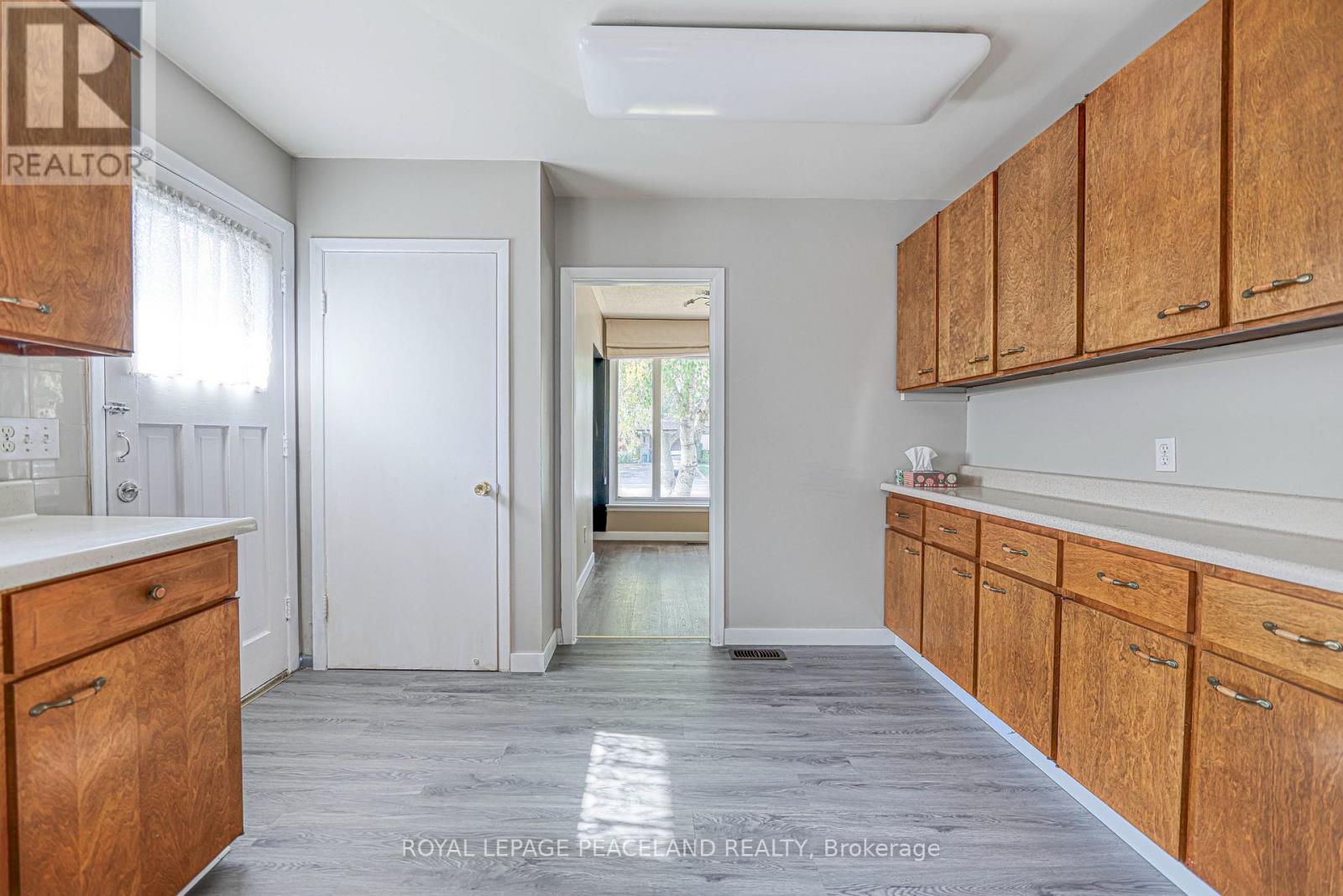 1097 Parthia Crescent, Mississauga, ON - Indoor Photo Showing Kitchen