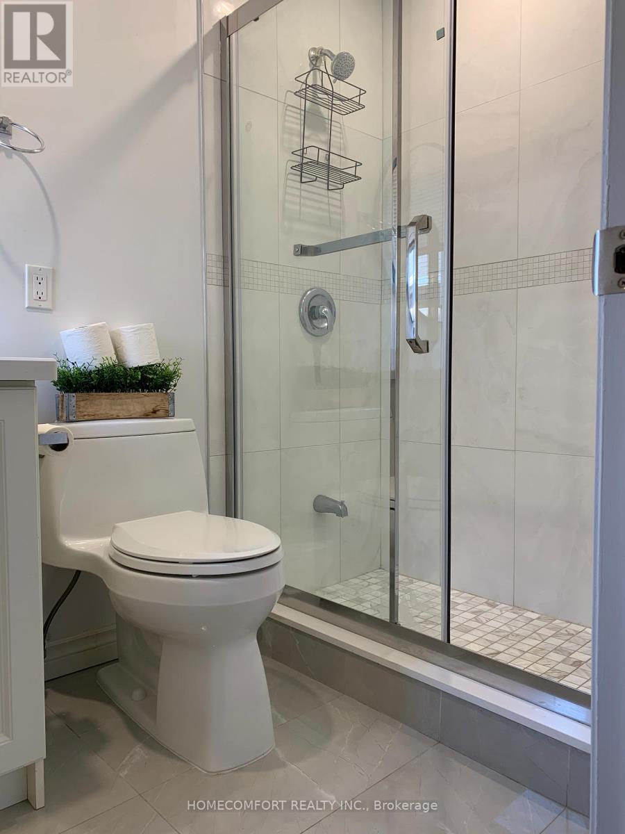 23 Laredo Court, Toronto, ON - Indoor Photo Showing Bathroom