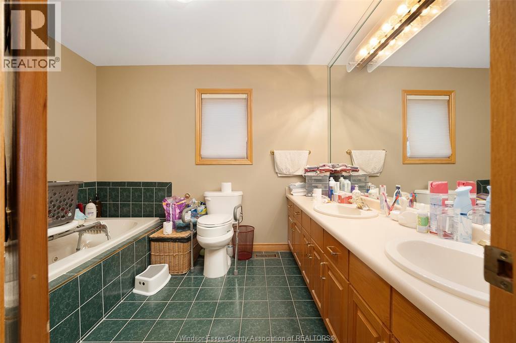 12906 Riverside Drive, Tecumseh, ON - Indoor Photo Showing Bathroom