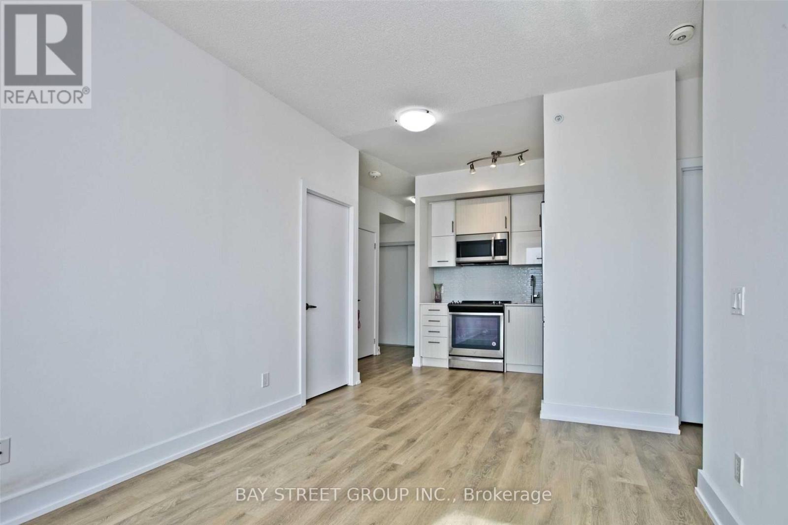 1211 - 128 Fairview Mall Drive, Toronto, ON - Indoor Photo Showing Kitchen