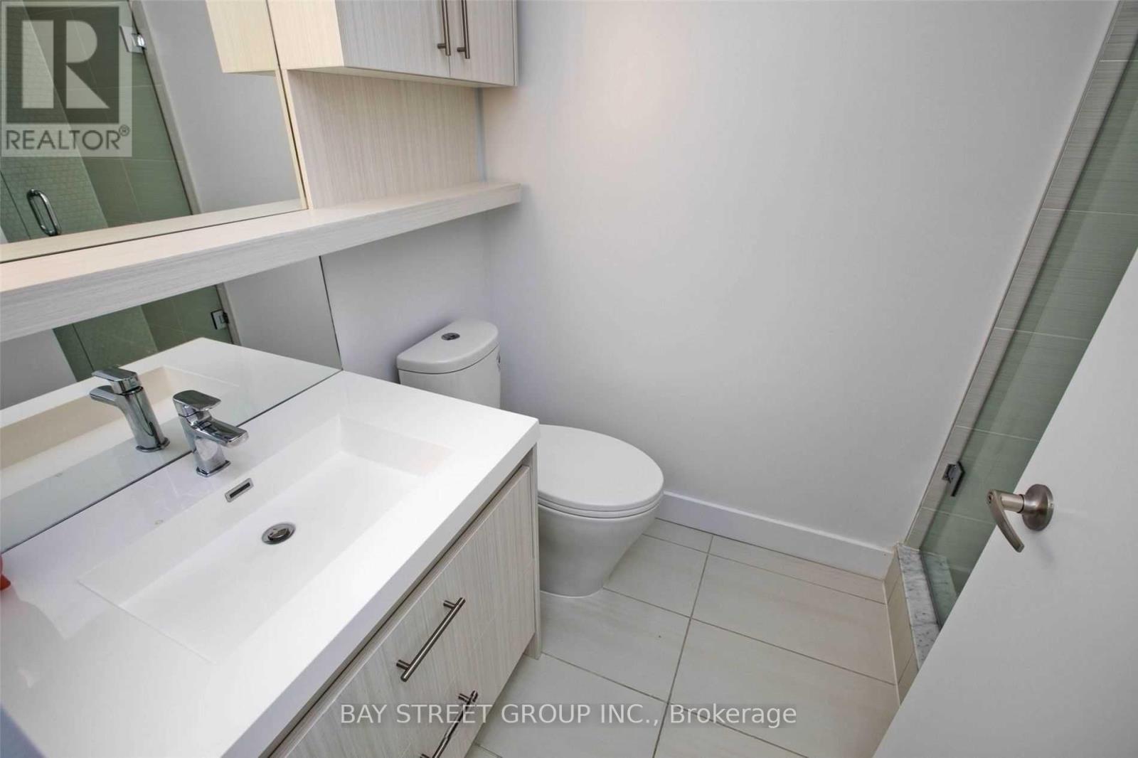 1211 - 128 Fairview Mall Drive, Toronto, ON - Indoor Photo Showing Bathroom