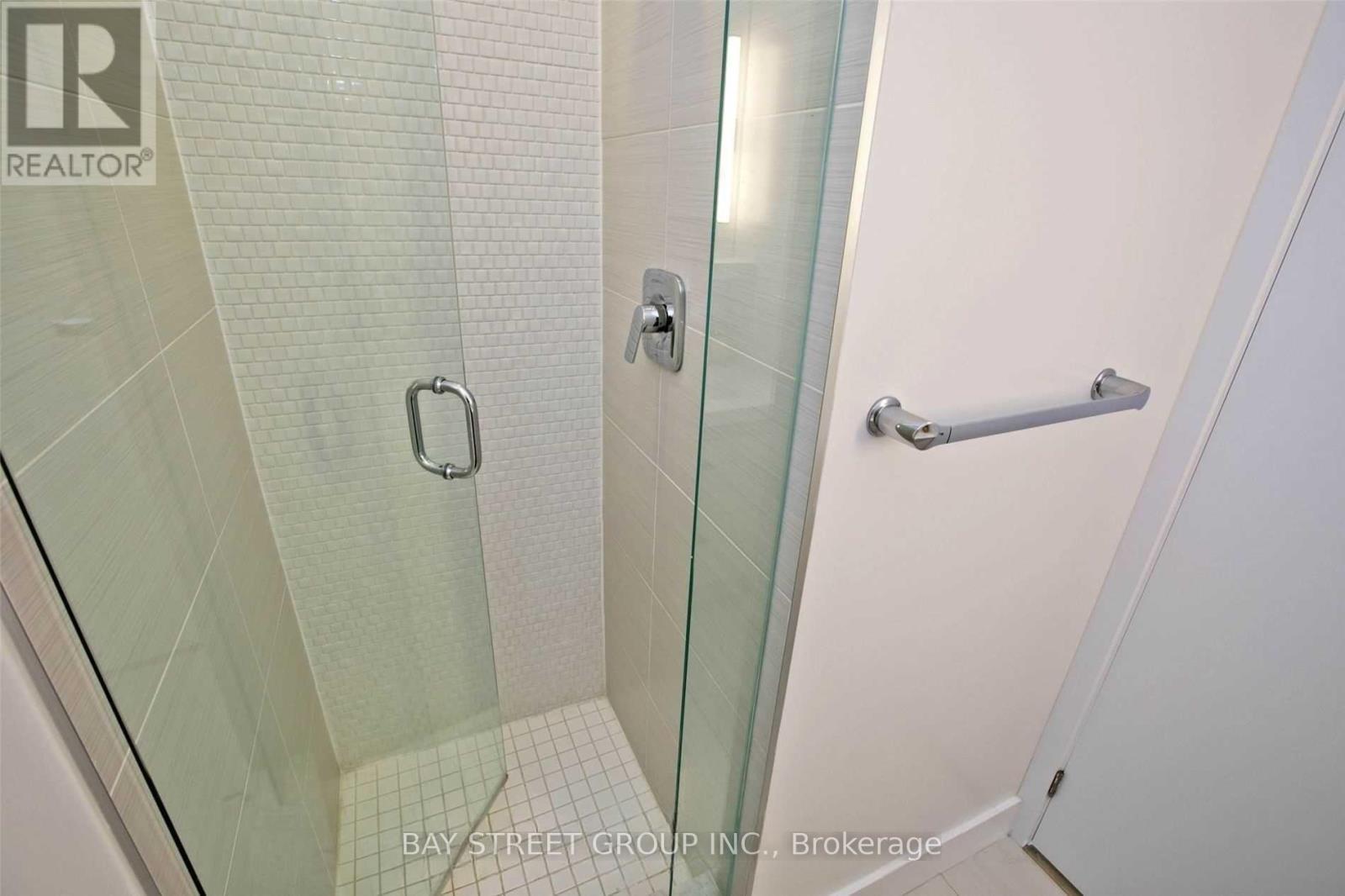 1211 - 128 Fairview Mall Drive, Toronto, ON - Indoor Photo Showing Bathroom