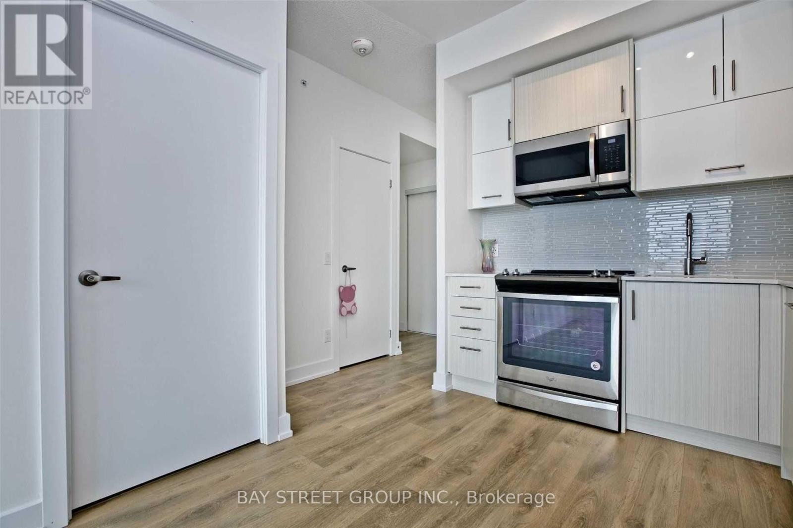 1211 - 128 Fairview Mall Drive, Toronto, ON - Indoor Photo Showing Kitchen