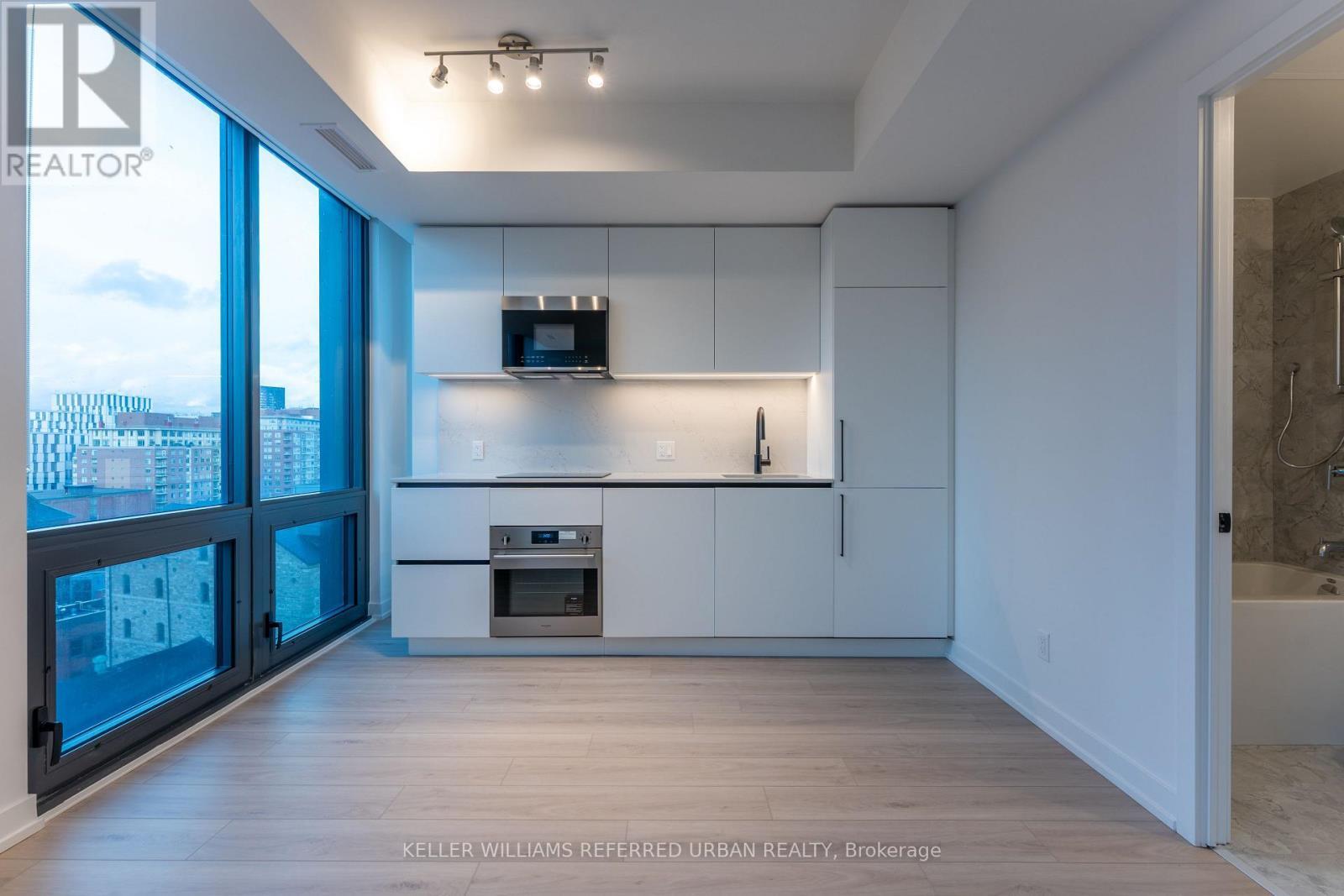 907 - 35 Parliament Street, Toronto, ON - Indoor