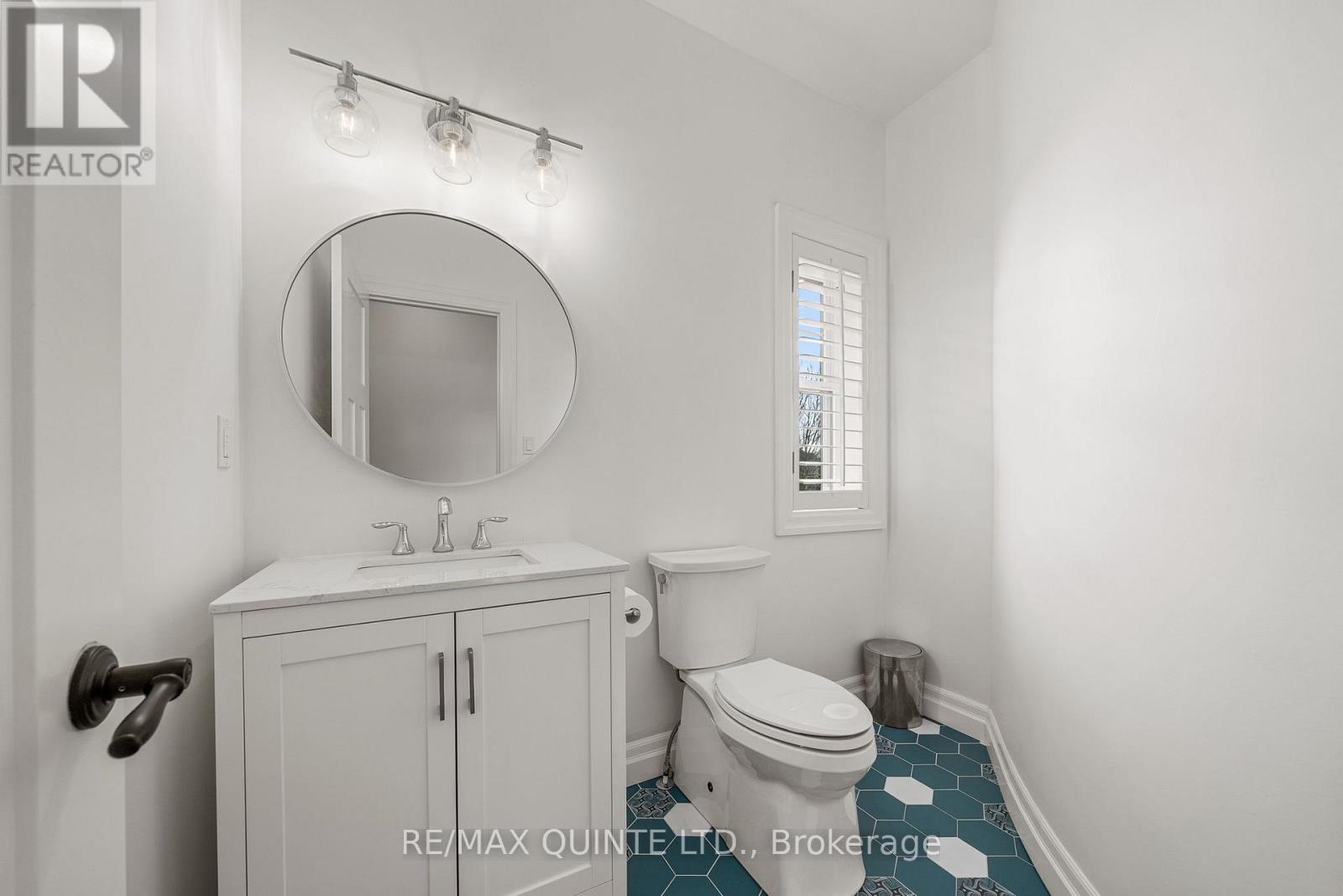 54 Settlers Landing Drive, Quinte West (Sidney Ward), ON - Indoor Photo Showing Bathroom