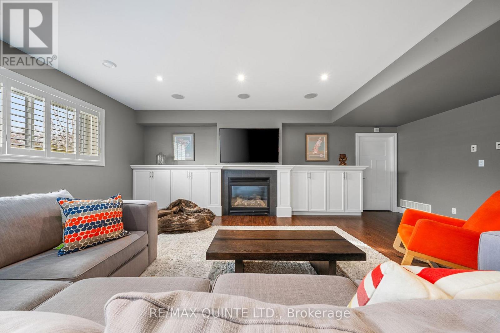 54 Settlers Landing Drive, Quinte West (Sidney Ward), ON - Indoor Photo Showing Living Room With Fireplace