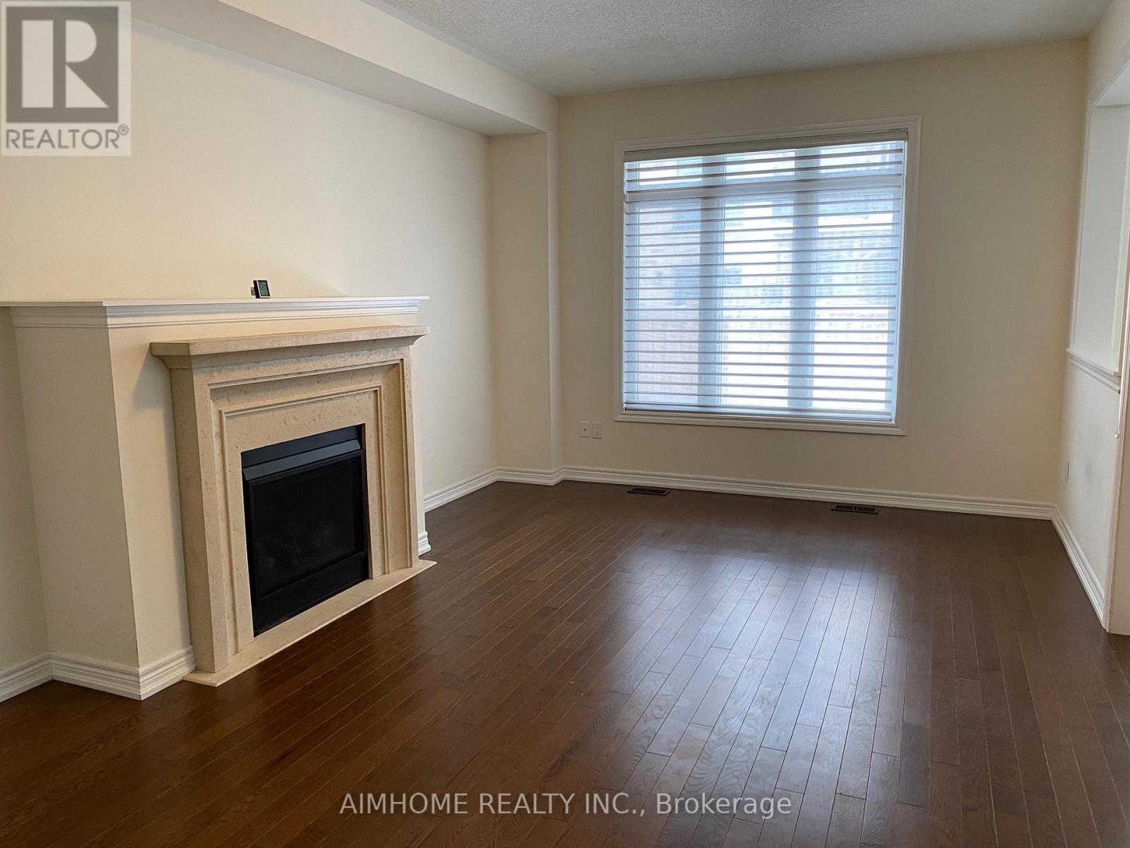 19 Hancock Street, Aurora, ON - Indoor With Fireplace