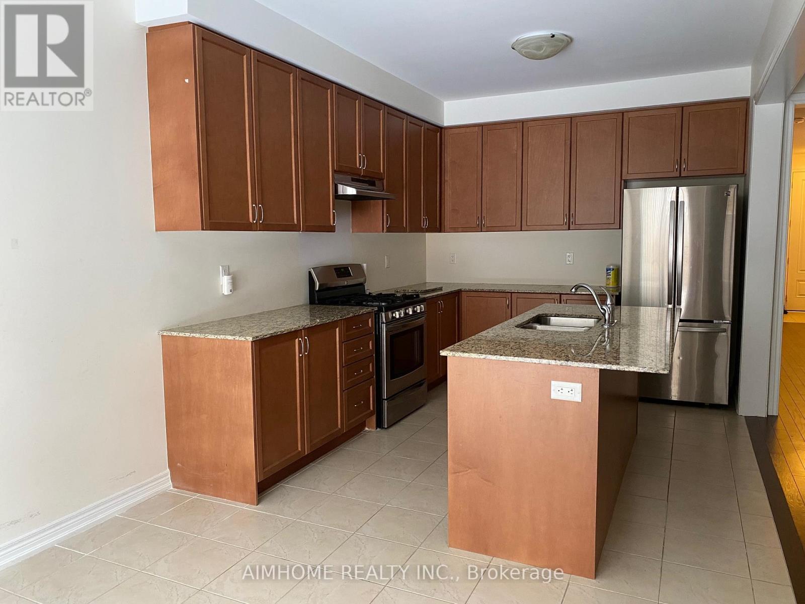 19 Hancock Street, Aurora, ON - Indoor Photo Showing Kitchen
