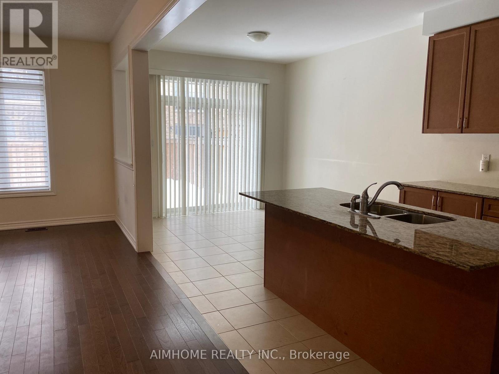 19 Hancock Street, Aurora, ON - Indoor Photo Showing Kitchen With Double Sink