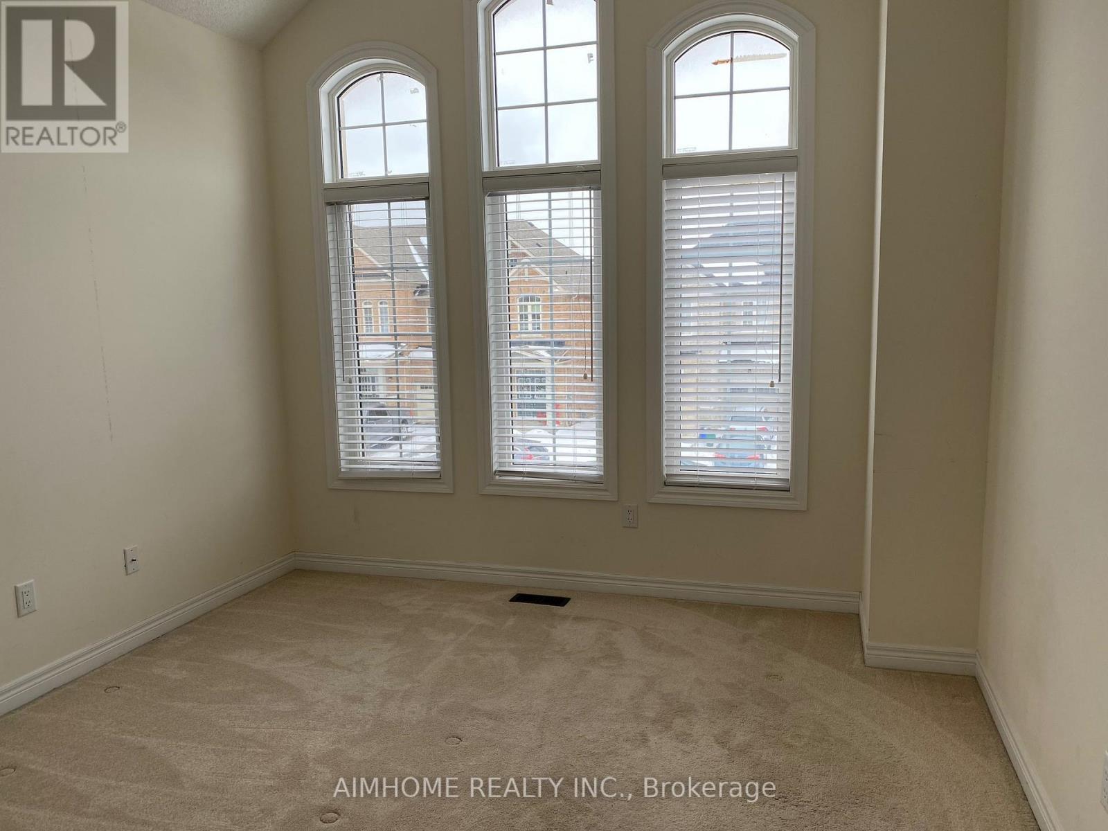 19 Hancock Street, Aurora, ON - Indoor Photo Showing Other Room