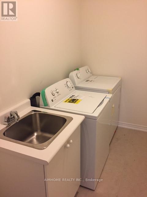 19 Hancock Street, Aurora, ON - Indoor Photo Showing Laundry Room