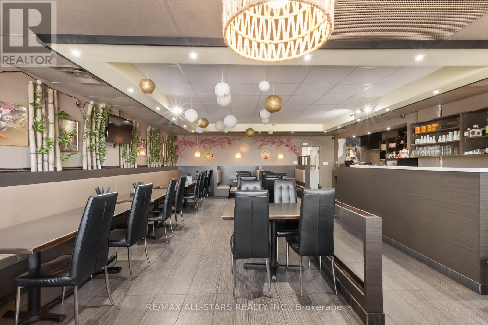 289 The Queensway Avenue S, Georgina, ON