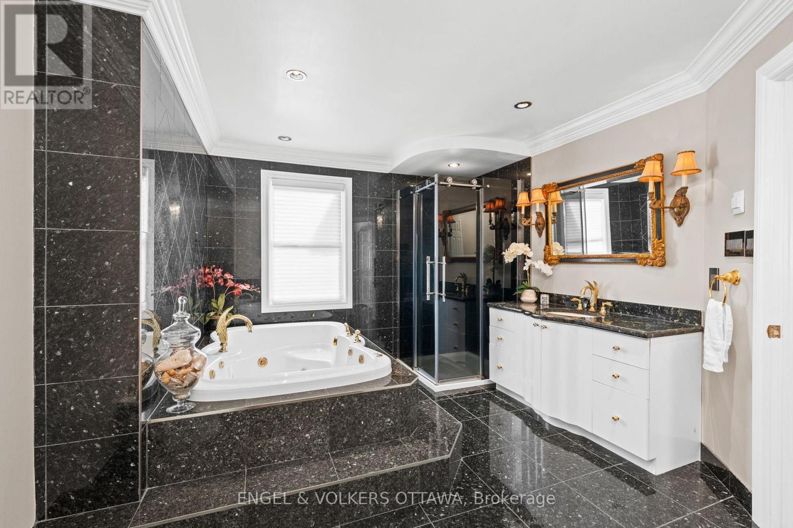 563 Merkley Drive, Ottawa, ON - Indoor Photo Showing Bathroom