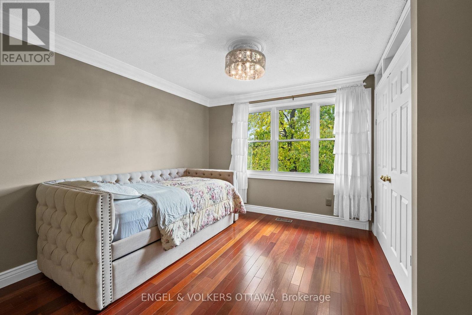 563 Merkley Drive, Ottawa, ON - Indoor Photo Showing Bedroom