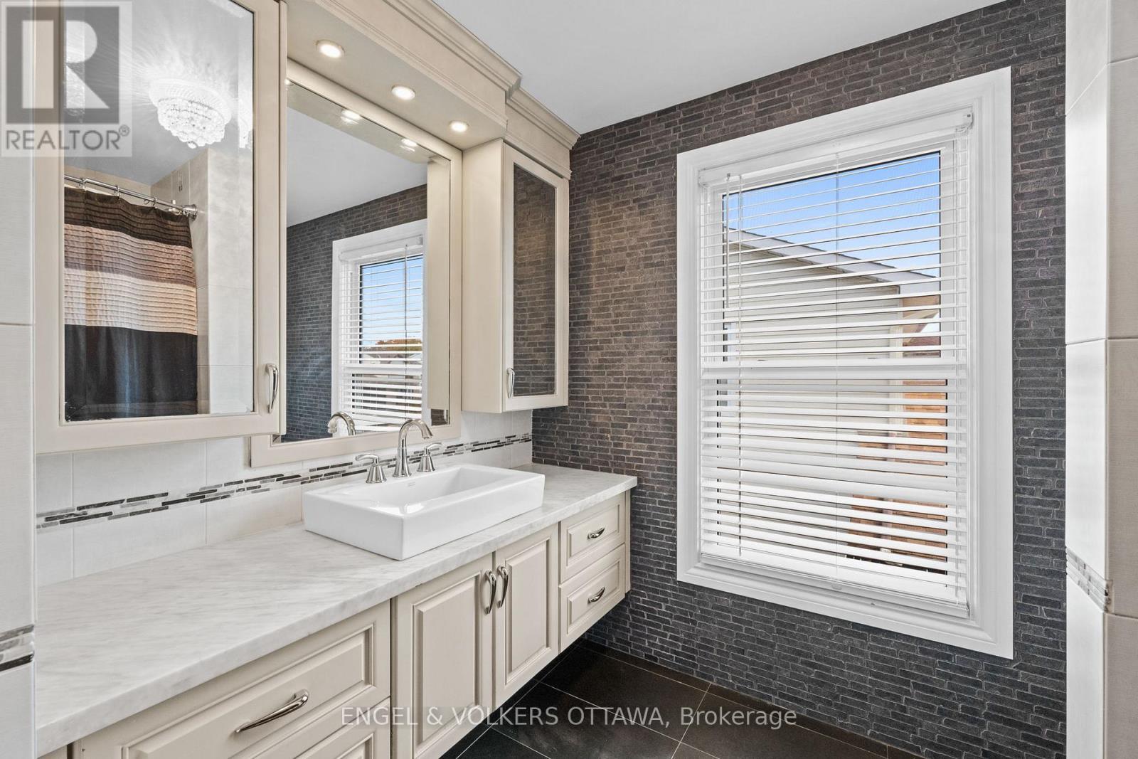 563 Merkley Drive, Ottawa, ON - Indoor Photo Showing Bathroom