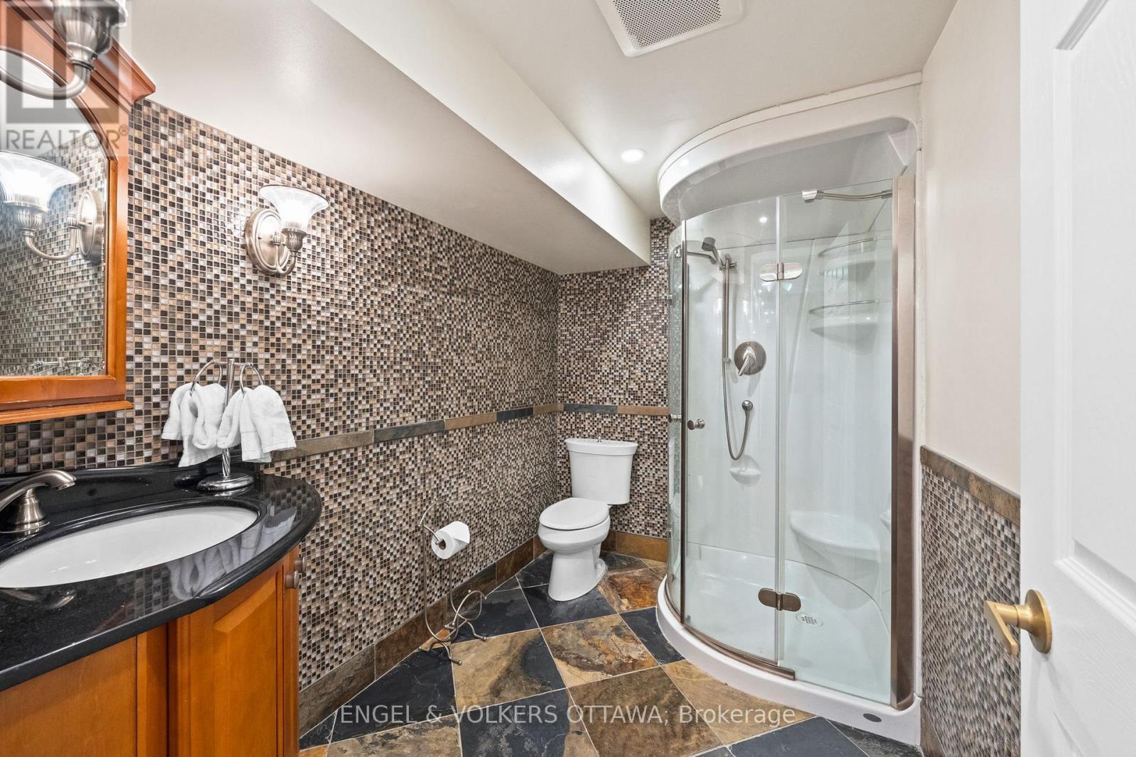 563 Merkley Drive, Ottawa, ON - Indoor Photo Showing Bathroom