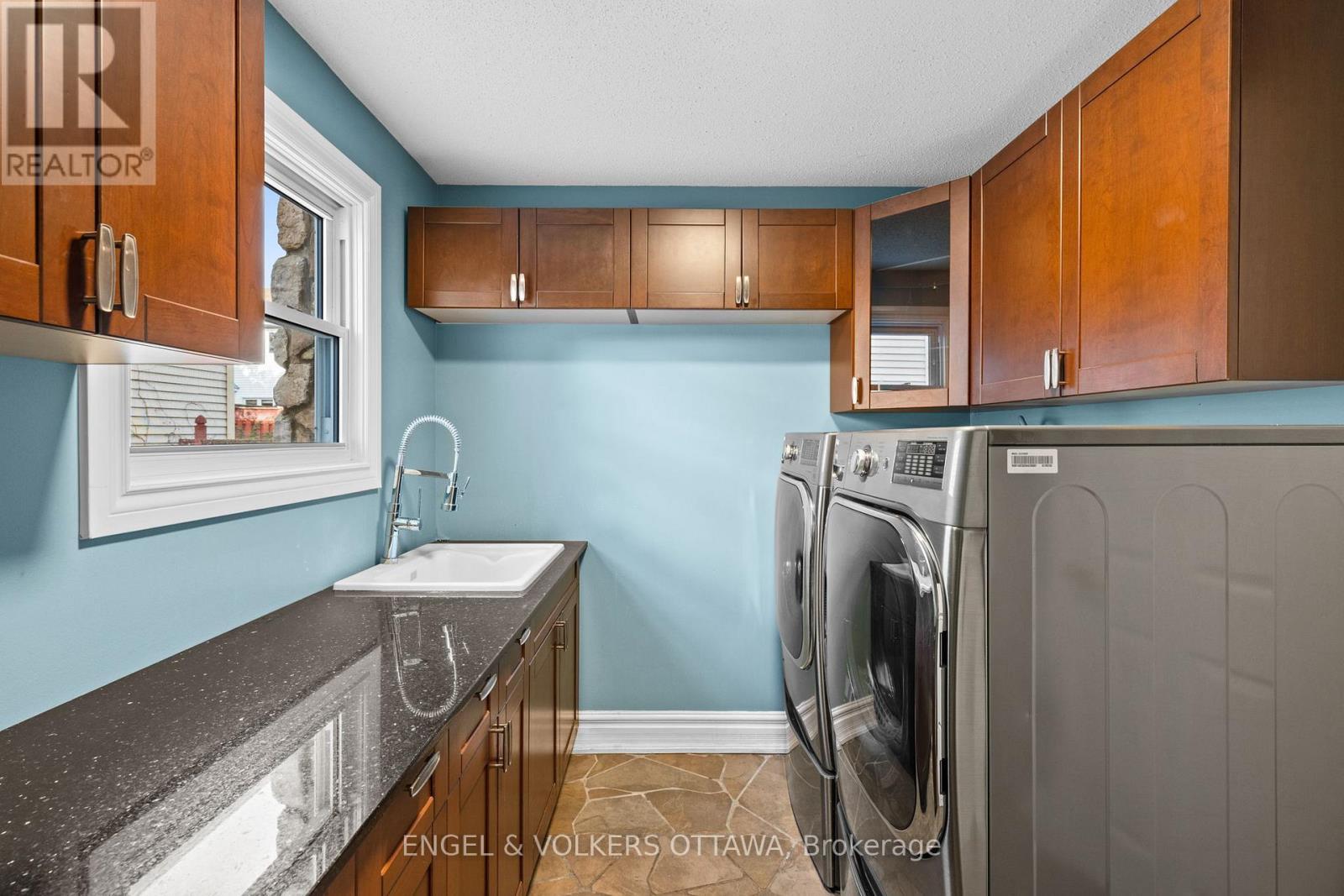 563 Merkley Drive, Ottawa, ON - Indoor Photo Showing Laundry Room