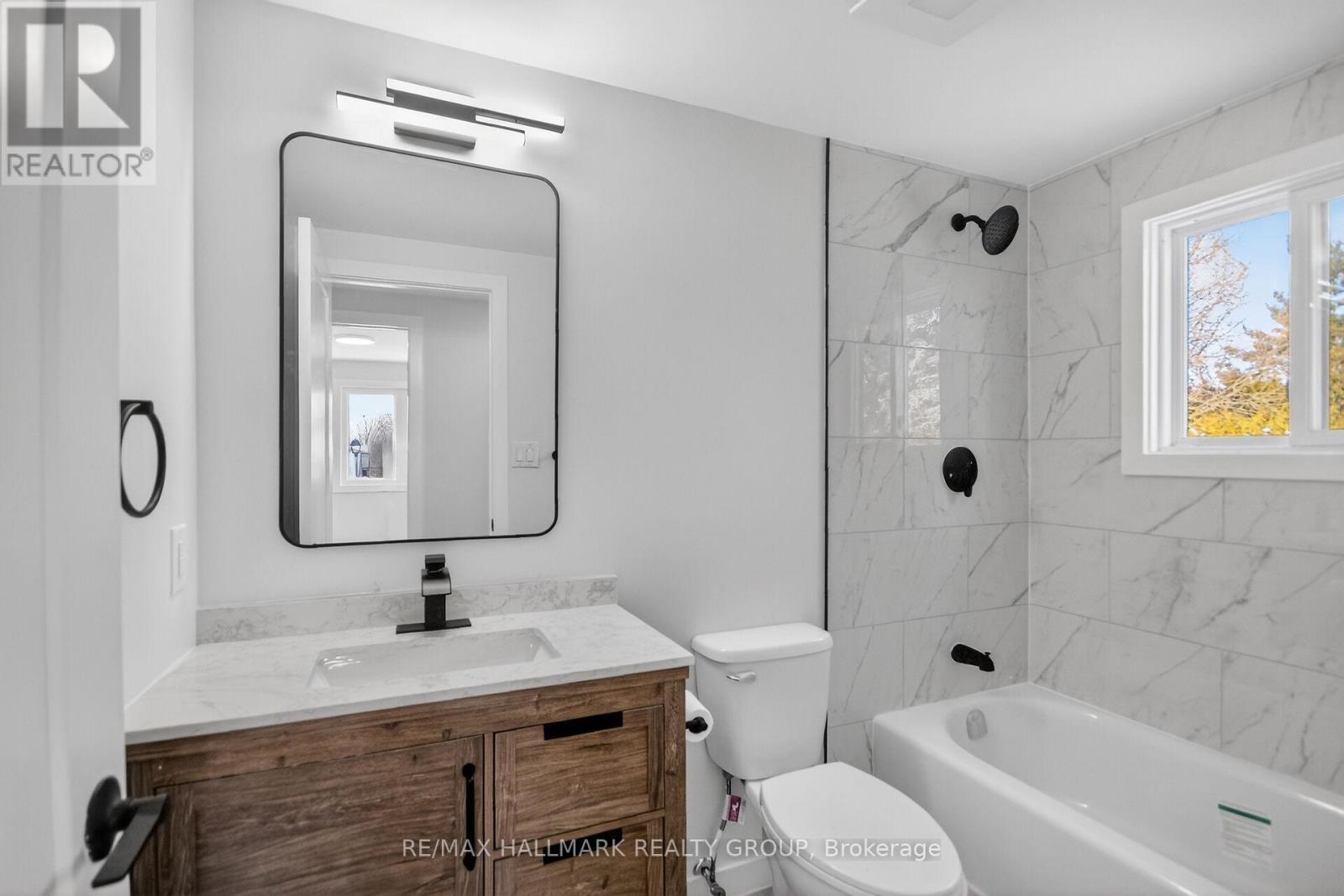 15 Scharf Lane, Ottawa, ON - Indoor Photo Showing Bathroom