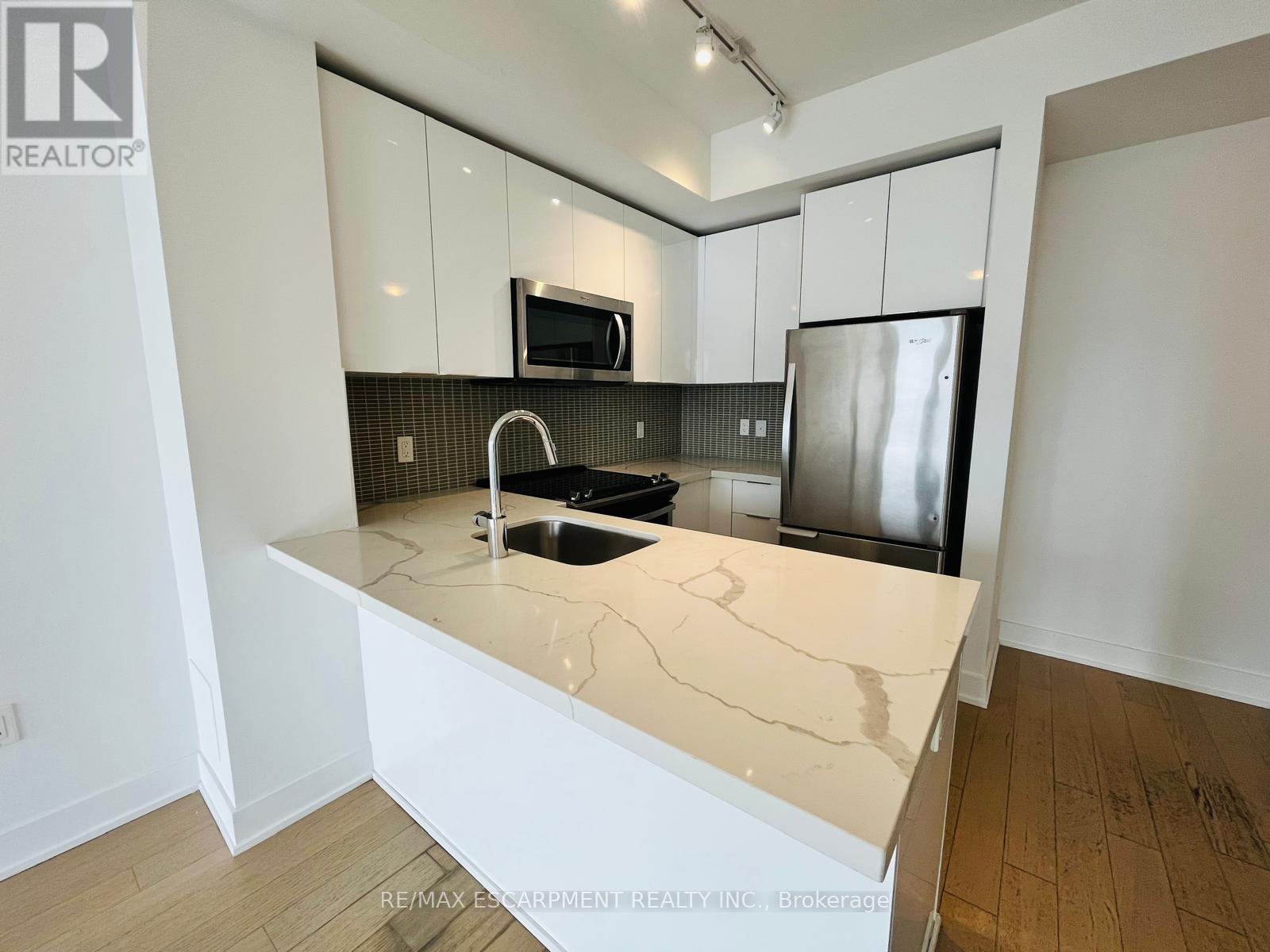 3911 - 20 Shore Breeze Drive, Toronto, ON - Indoor Photo Showing Kitchen