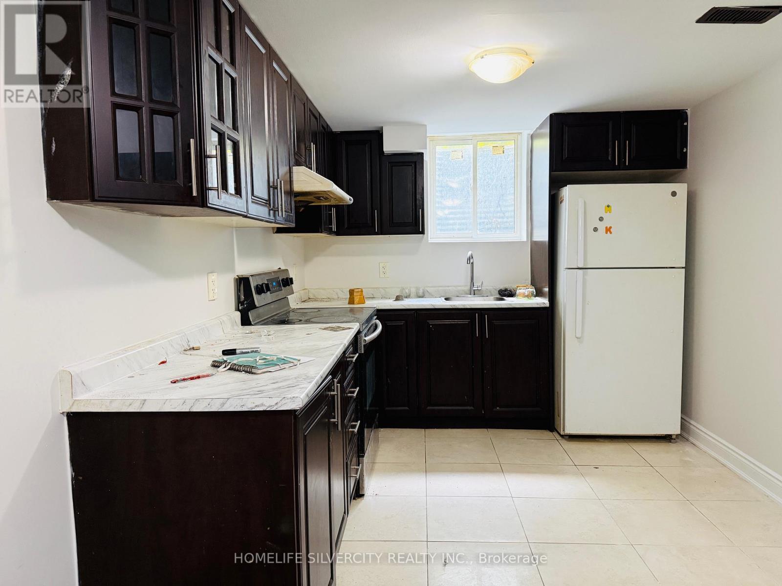26 Cresswell Drive, Brampton, ON - Indoor Photo Showing Kitchen