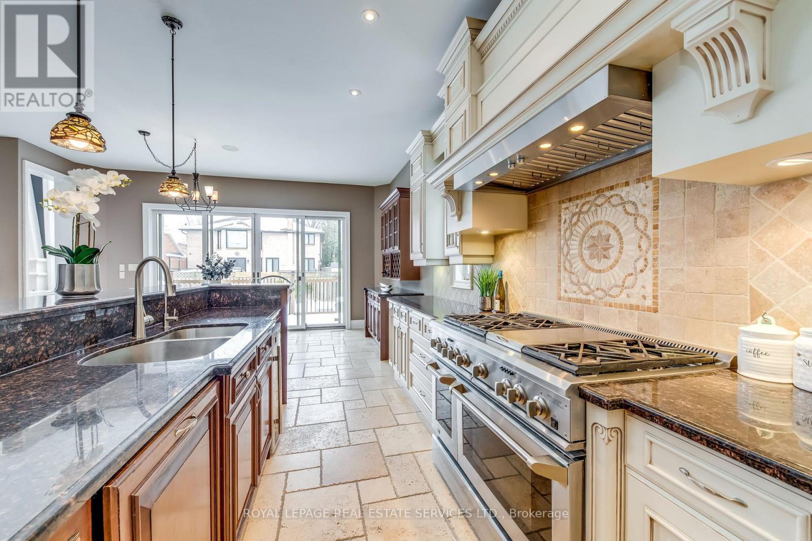 3341 Lakeshore Road, Burlington, ON - Indoor Photo Showing Kitchen With Double Sink With Upgraded Kitchen