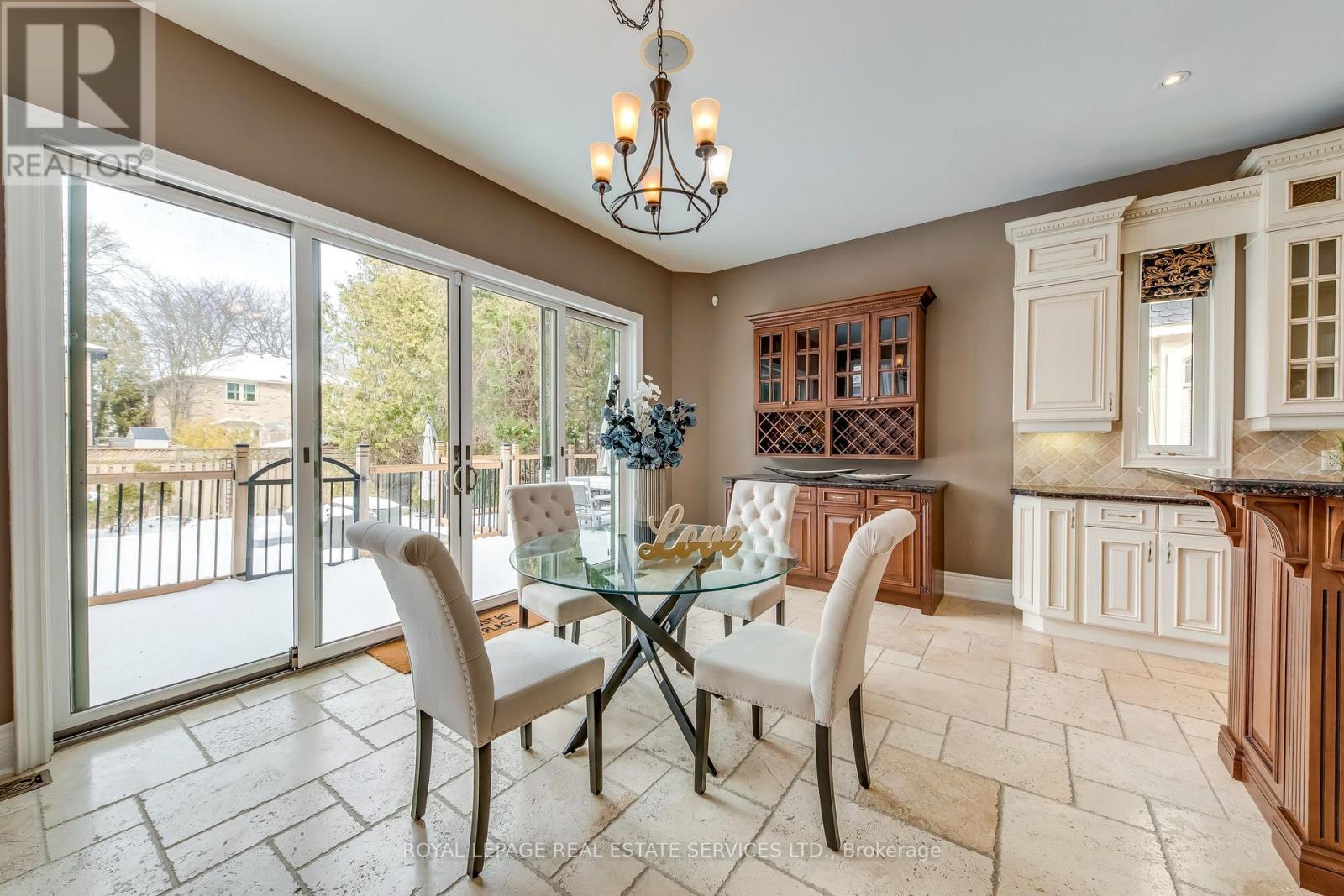 3341 Lakeshore Road, Burlington, ON - Indoor Photo Showing Dining Room