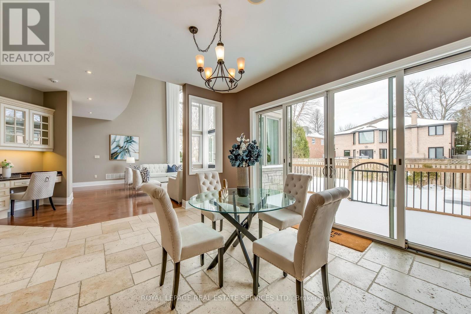 3341 Lakeshore Road, Burlington, ON - Indoor Photo Showing Dining Room