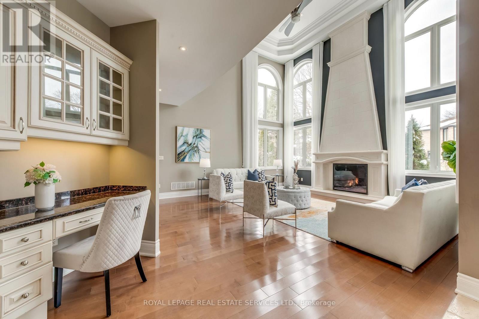 3341 Lakeshore Road, Burlington, ON - Indoor With Fireplace