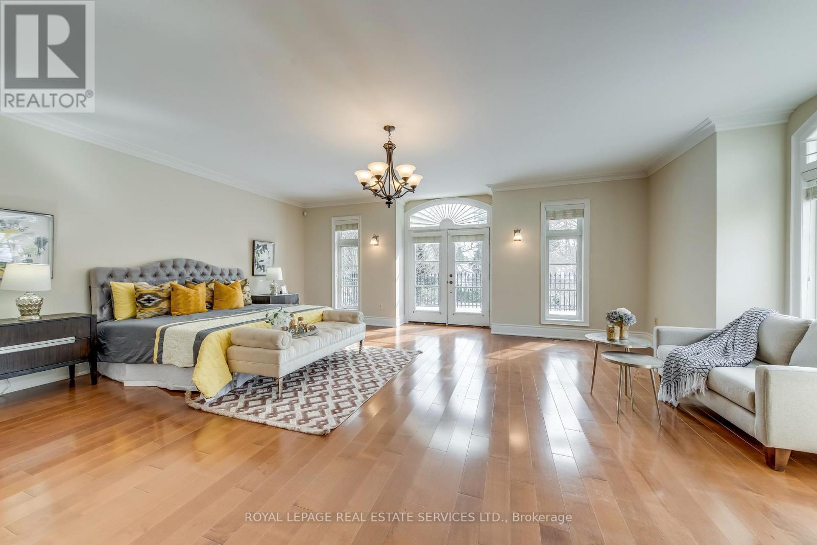 3341 Lakeshore Road, Burlington, ON - Indoor