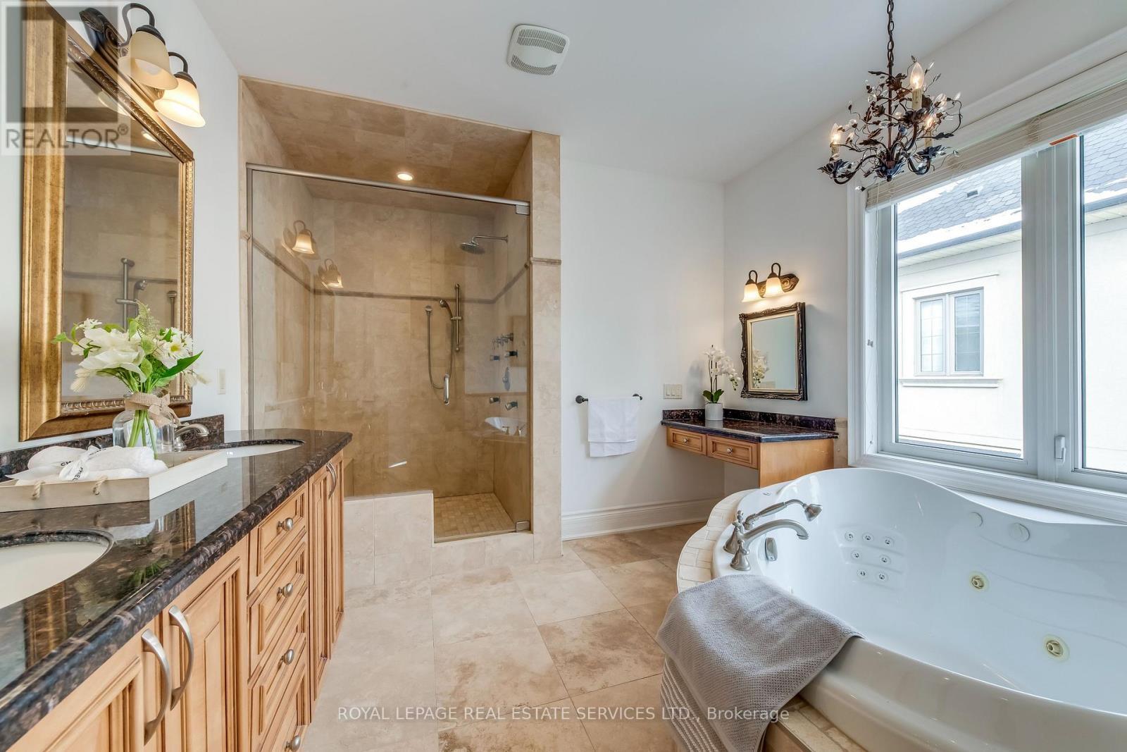 3341 Lakeshore Road, Burlington, ON - Indoor Photo Showing Bathroom
