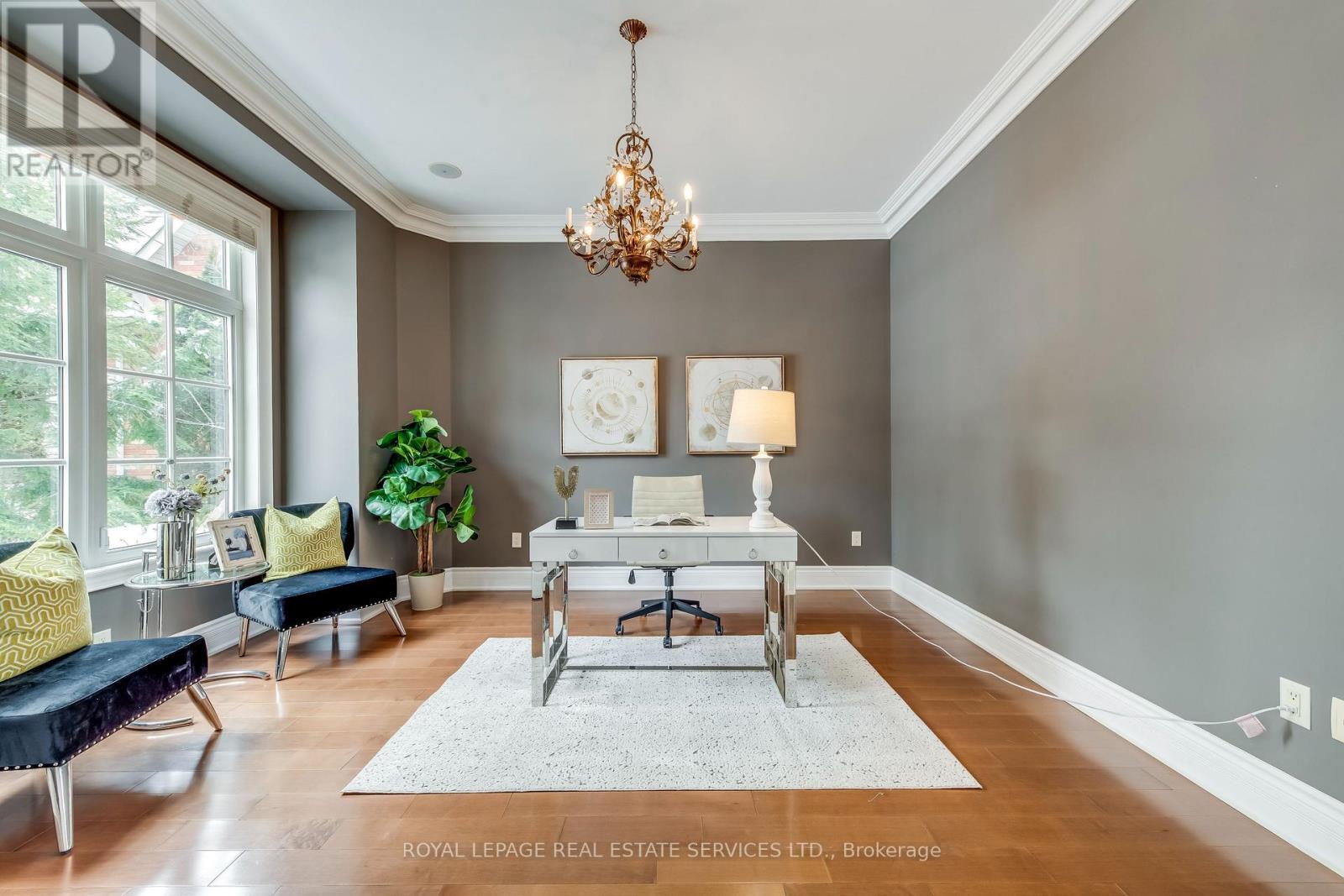 3341 Lakeshore Road, Burlington, ON - Indoor