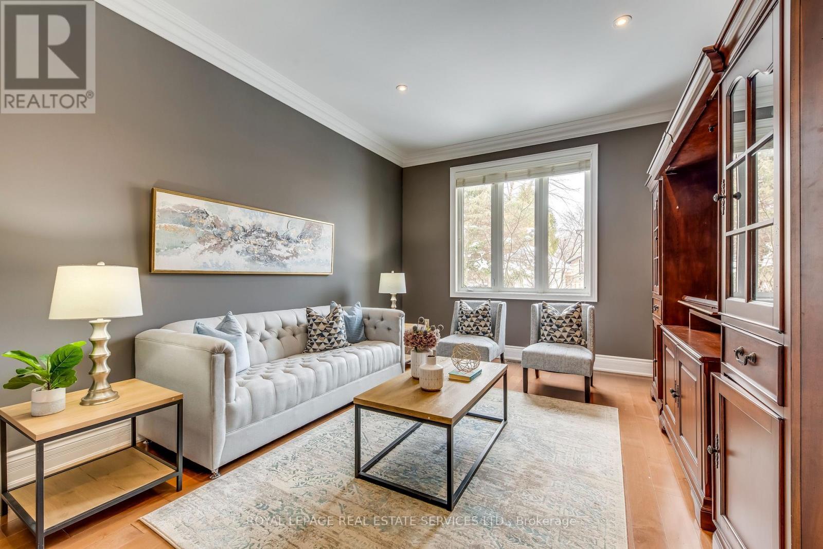 3341 Lakeshore Road, Burlington, ON - Indoor Photo Showing Living Room