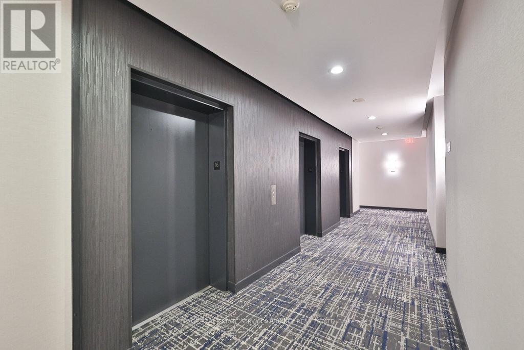 1606 - 1 Hurontario Street, Mississauga, ON - Indoor Photo Showing Other Room