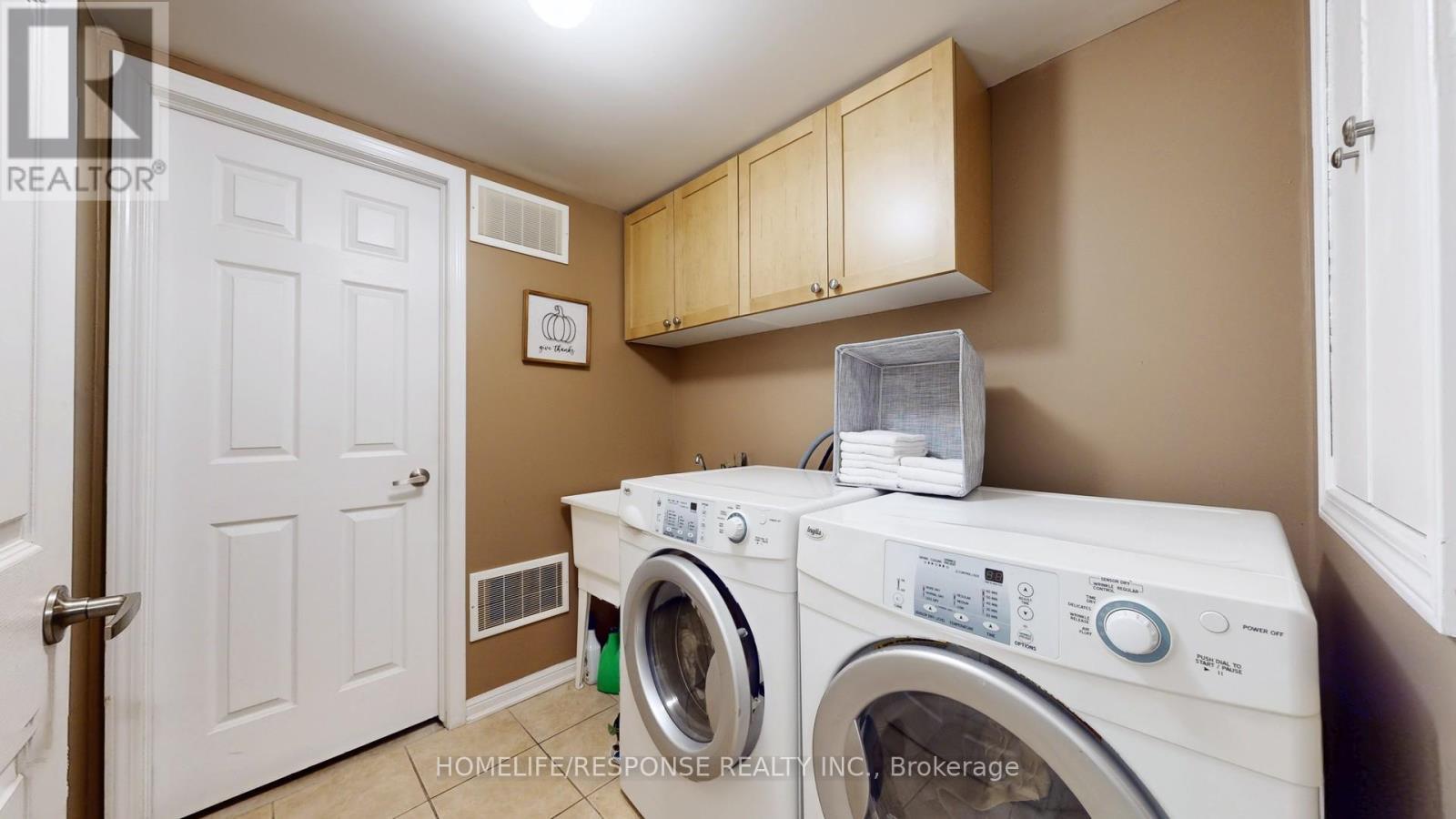 931 Deverell Place, Milton, ON - Indoor Photo Showing Laundry Room