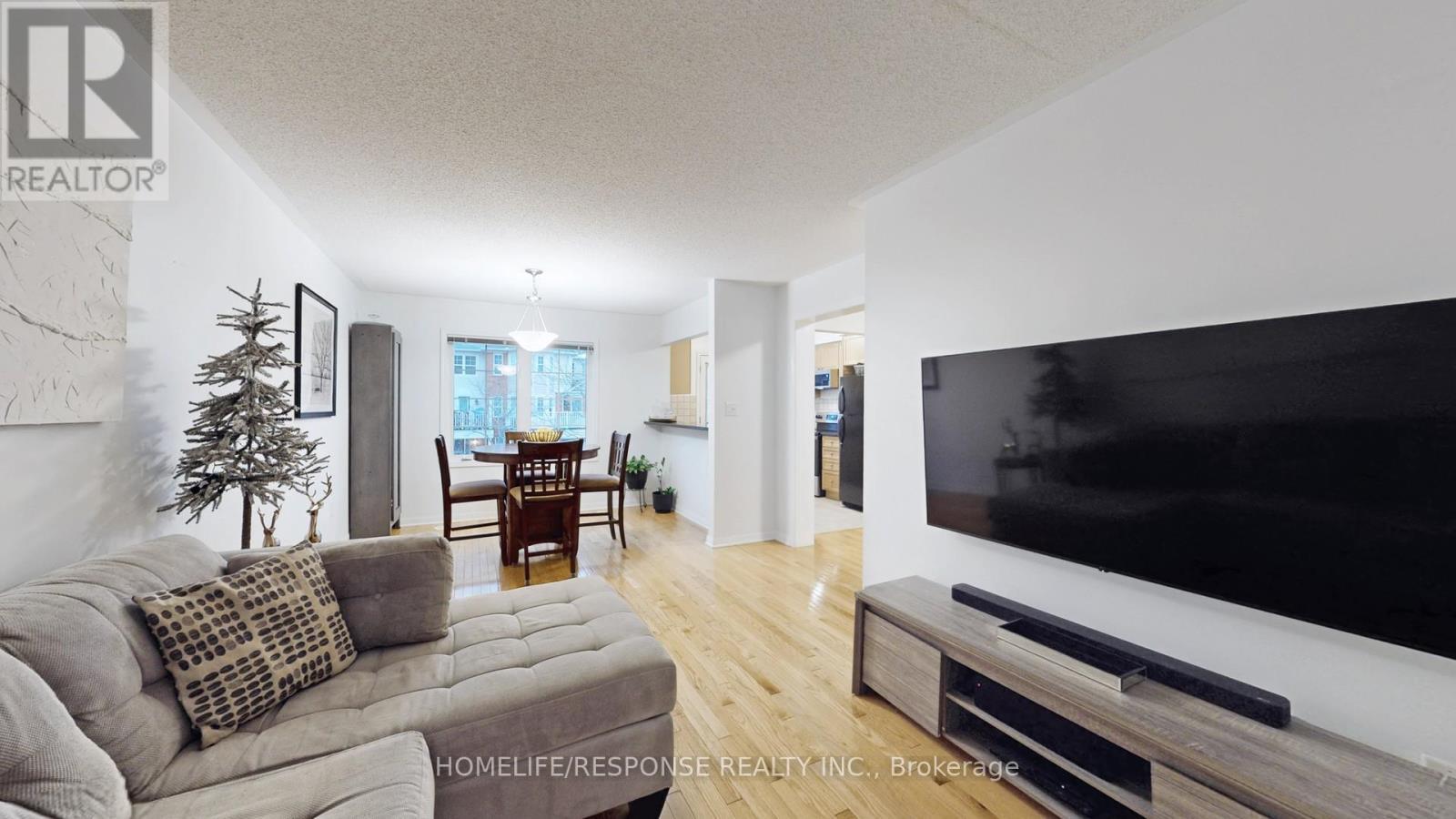 931 Deverell Place, Milton, ON - Indoor Photo Showing Living Room