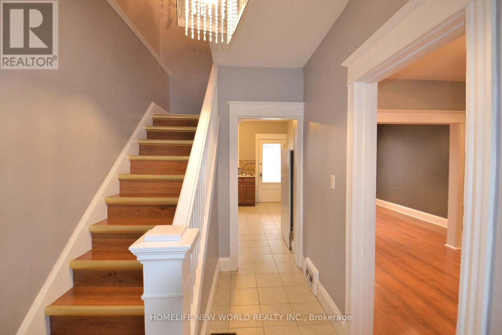 102 Belmont Avenue, Hamilton, ON - Indoor Photo Showing Other Room