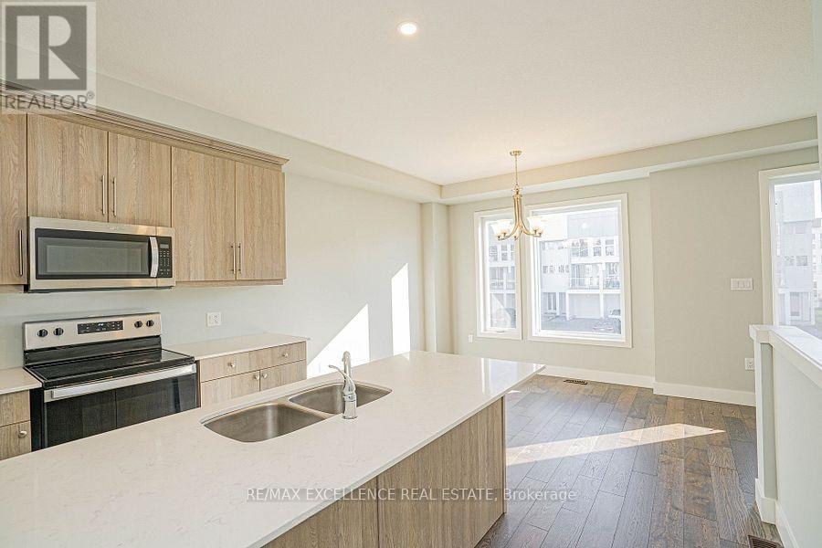 172 - 177 Edge Valley Road, London East, ON - Indoor Photo Showing Kitchen With Double Sink