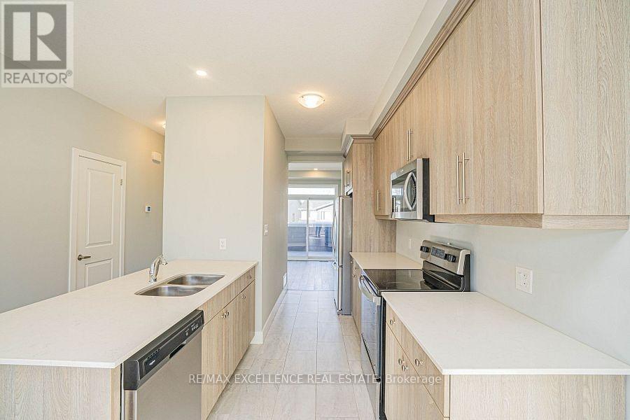 172 - 177 Edge Valley Road, London East, ON - Indoor Photo Showing Kitchen With Double Sink