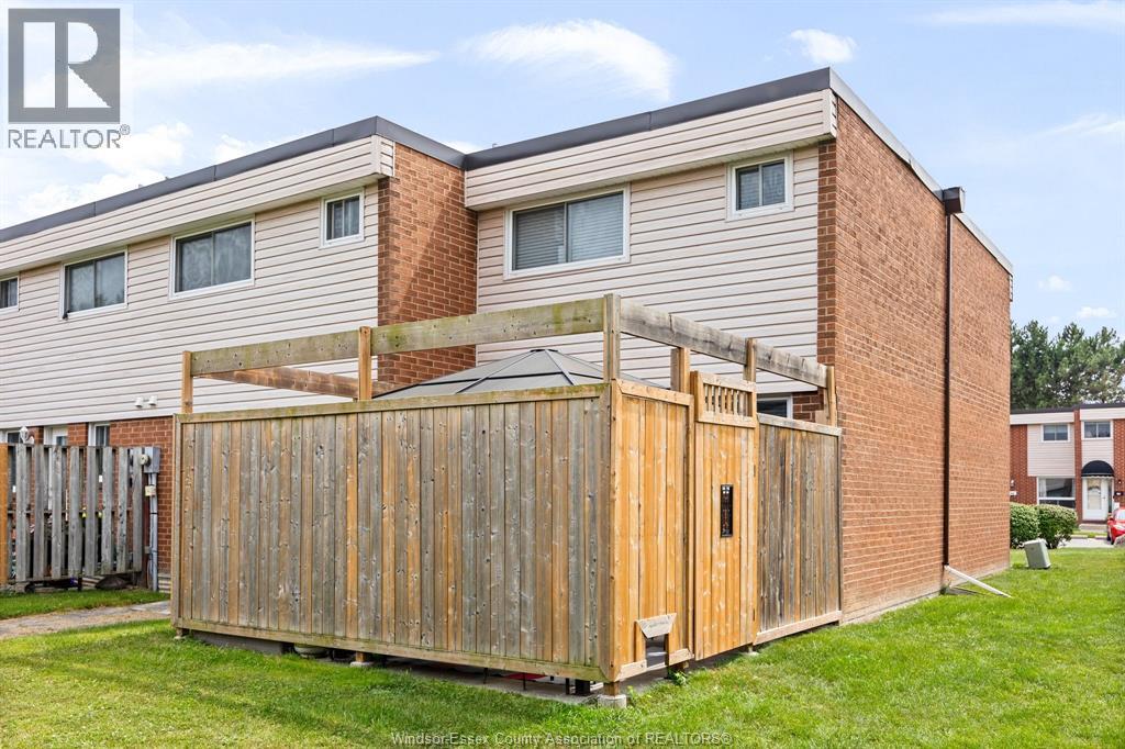 330 Fryer Street, Amherstburg, ON - Outdoor With Exterior