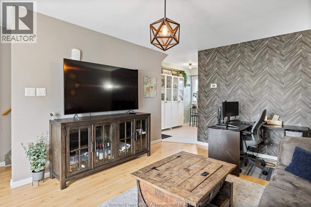 330 Fryer Street, Amherstburg, ON - Indoor Photo Showing Living Room